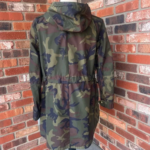 J. Crew Camouflage Rain Jacket with Gold Zipper and Snaps Size Small - Picture 8 of 16